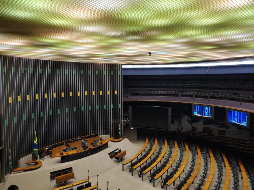 Omissão como técnica legislativa e o expansivo papel judicial