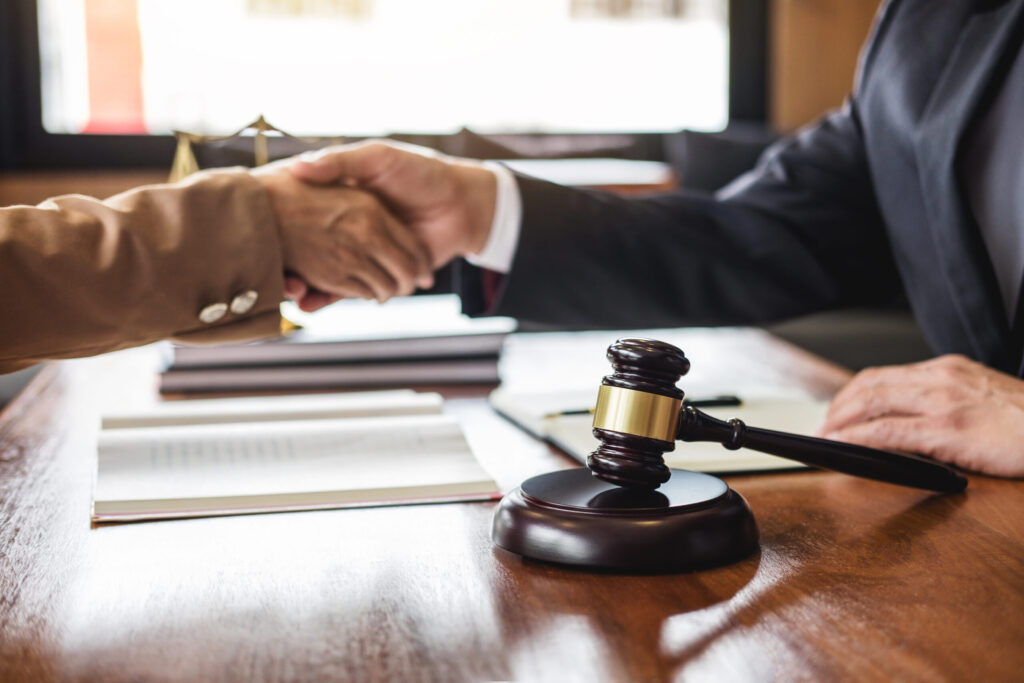 Derecho mercantil y ejercicio de la abogacía: ¿qué necesitas saber?